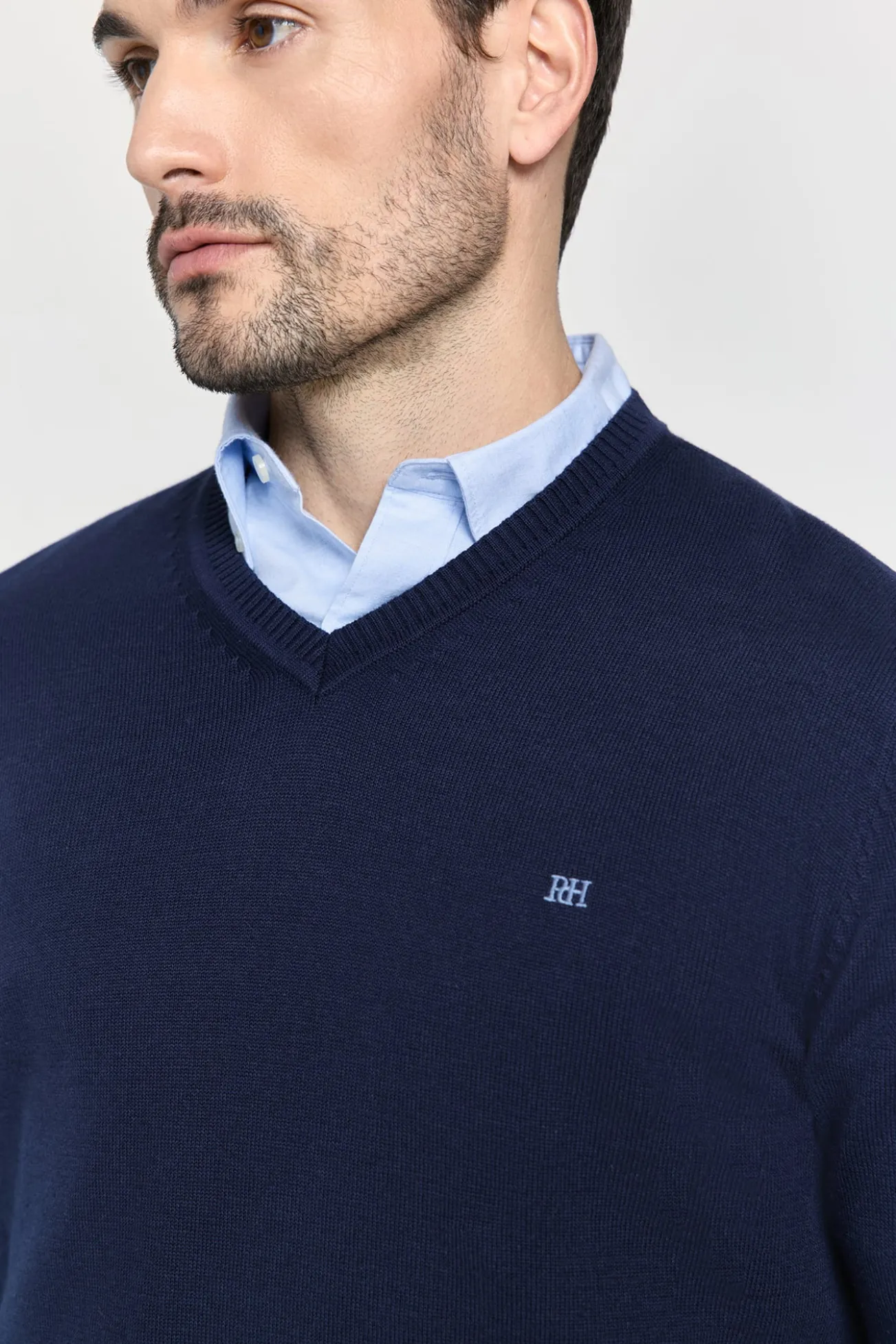 Camisola básico com gola em V
