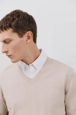 Camisola de algodão com gola em bico básica