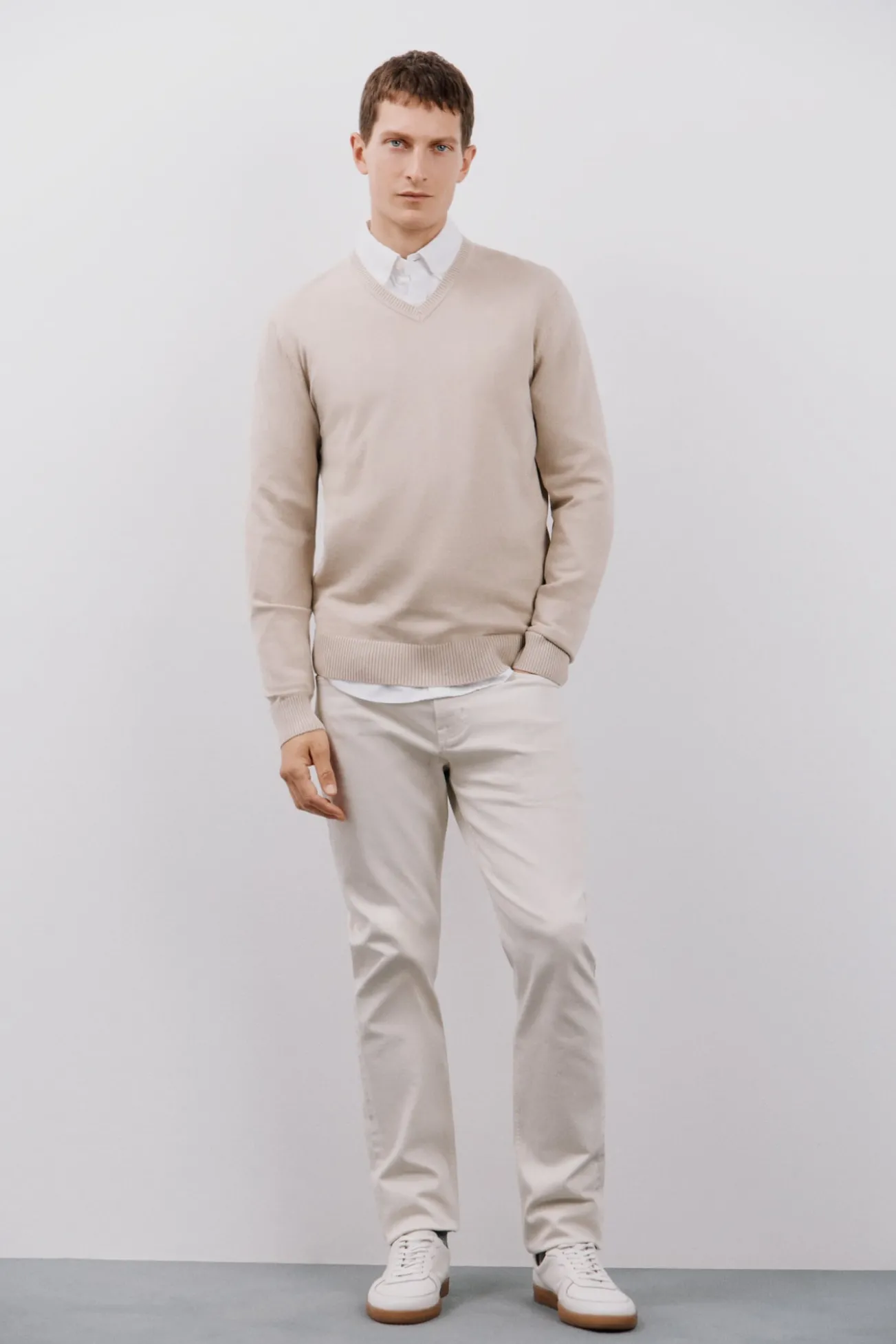 Camisola de algodão com gola em bico básica