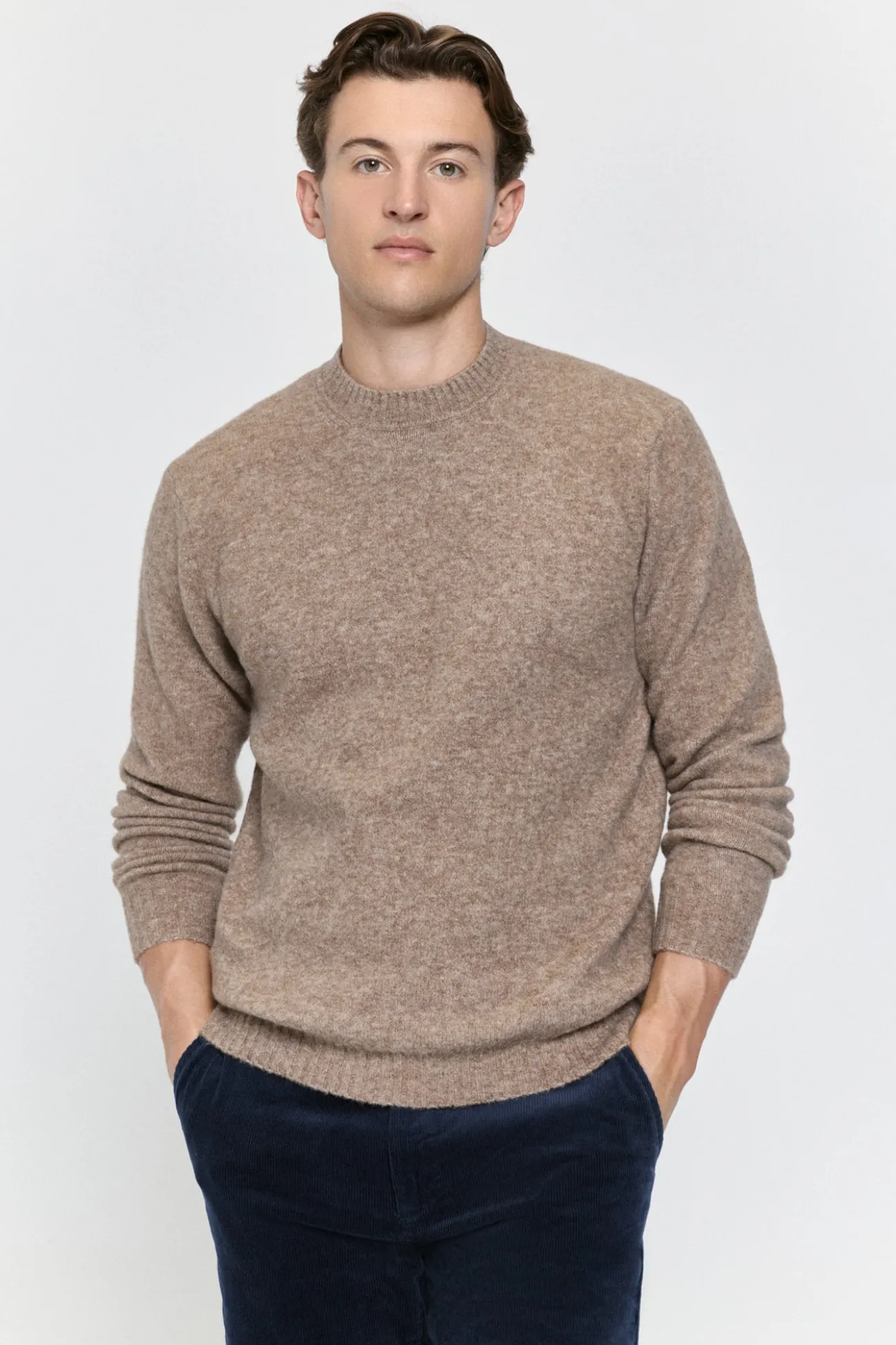 Camisola de gola caixa com corte regular