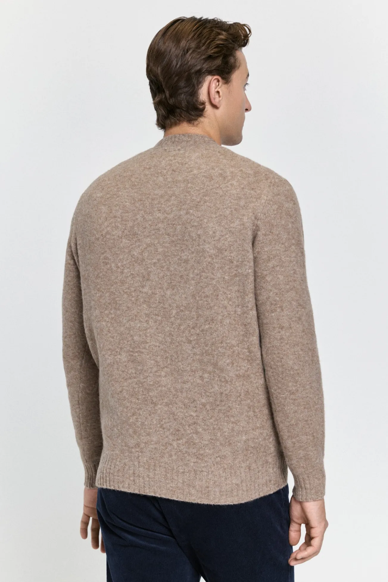 Camisola de gola caixa com corte regular