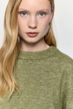 Camisola de gola caixa com detalhes em trança