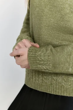 Camisola de gola caixa com detalhes em trança