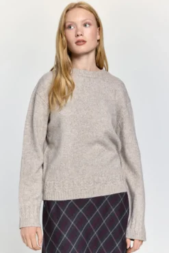 Camisola de gola caixa com detalhes em trança