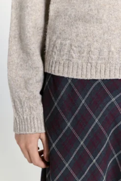 Camisola de gola caixa com detalhes em trança