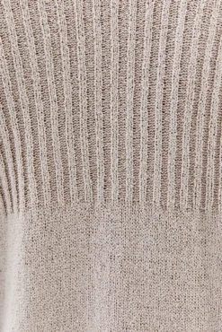 Camisola de gola em bico