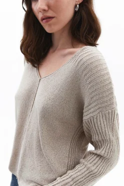 Camisola de gola em bico