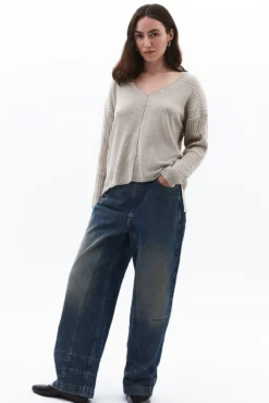 Camisola de gola em bico