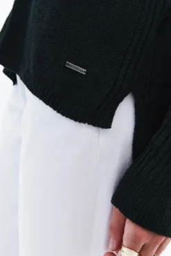 Camisola de gola em bico
