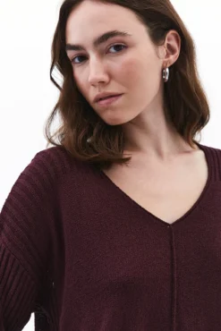 Camisola de gola em bico