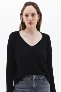 Camisola de gola em bico