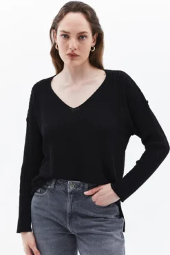 Camisola de gola em bico