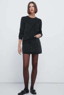 Camisola de lantejoulas com diamantes