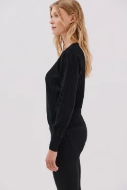 Camisola em bico botões