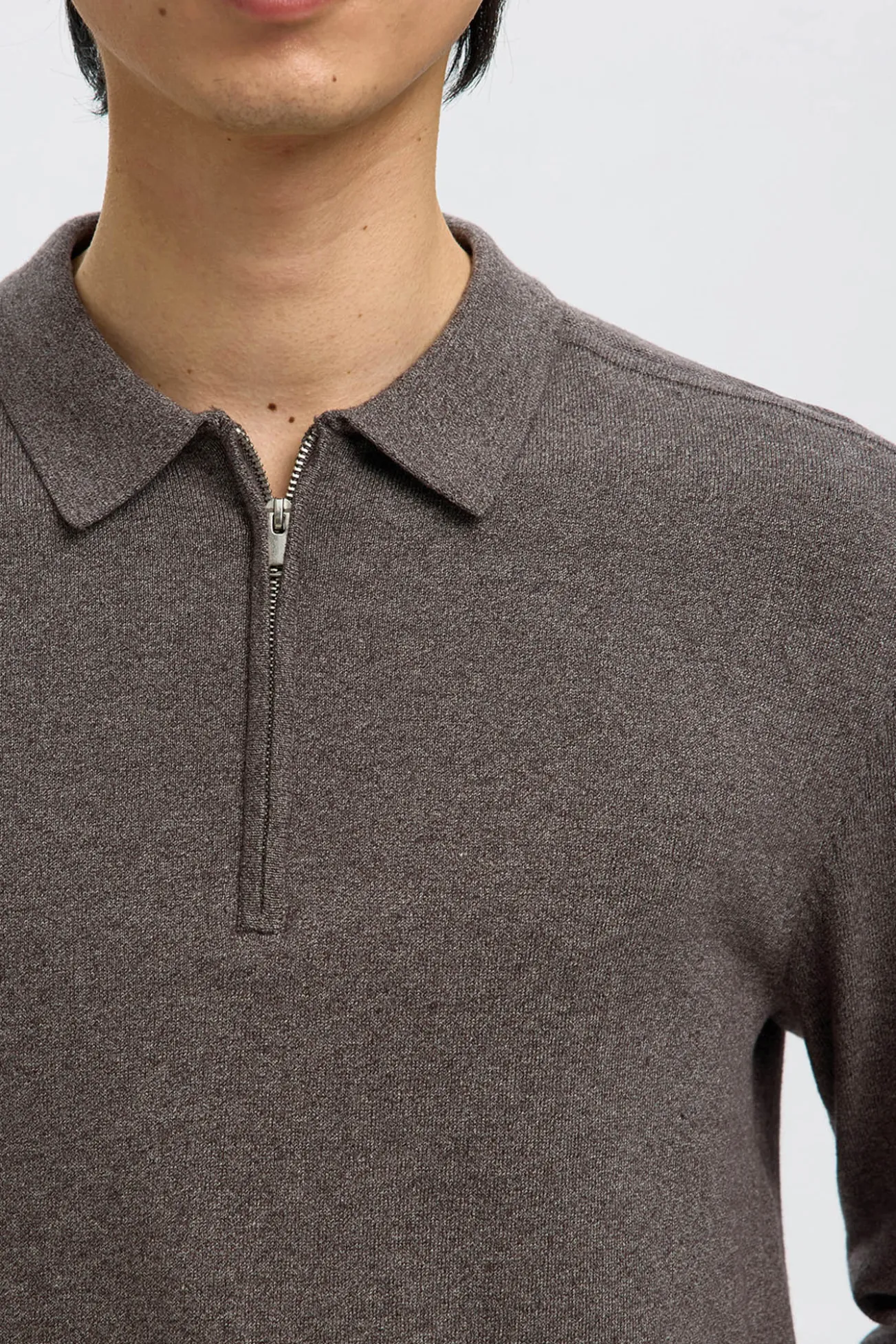 Camisola polo 100% algodão com meia fecho-éclair .