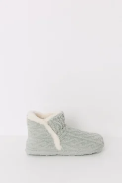 Chinelos com botas verde