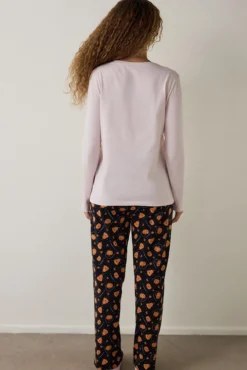 Conjunto de pijama de manga comprida com gola redonda e estampado de abóbora