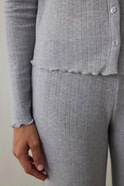 Conjunto de pijama térmico Dahlia com gola em V e manga manga .