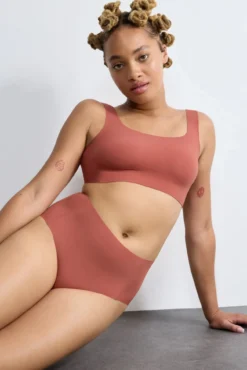 Cueca alta sem costuras