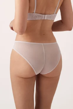 Cueca brasileira com renda estampada