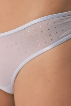 Cueca brasileira com tule azul e strass
