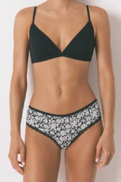 Cueca brasileira larga com microfibra preta estampada