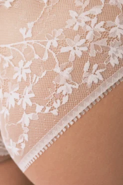 Cueca clássica de renda lurex branca