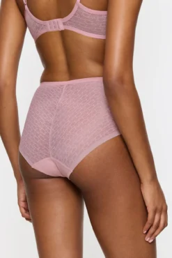 Cueca clássica de renda renda alta