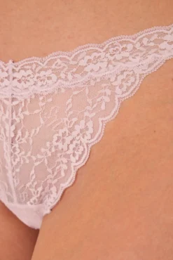 Cueca clássica de renda rosa com cintura em V