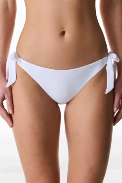 Cueca de biquíni brasileira com laços