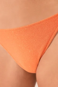 Cueca de biquíni clássica com tiras brilhantes laranja