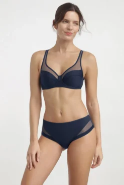 Cueca de microfibra e tule