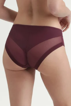 Cueca de microfibra e tule
