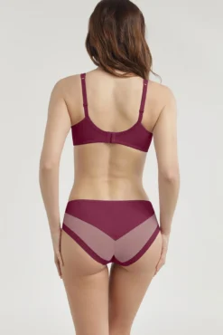 Cueca de microfibra e tule