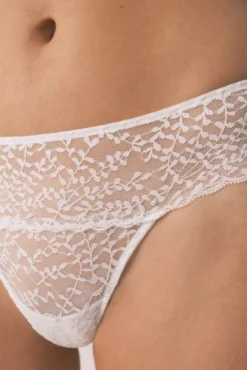 Cueca larga brasileira de renda branca