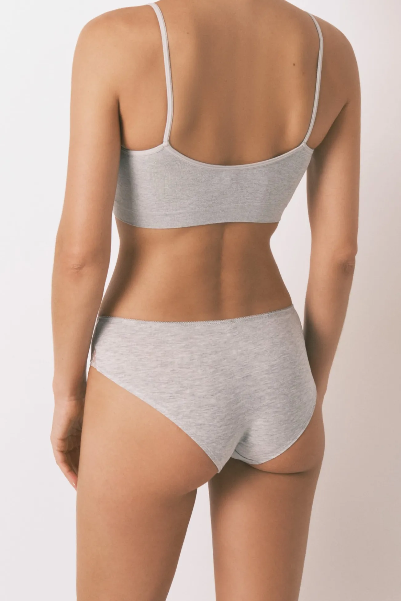 Cueca larga de tule de tule cinza médio