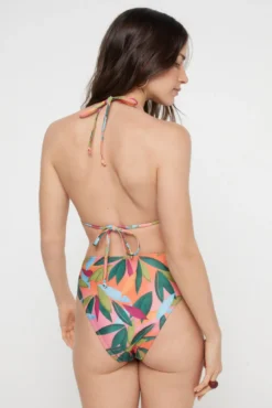 Cuequinha de biquíni com estampado em forma de folha.