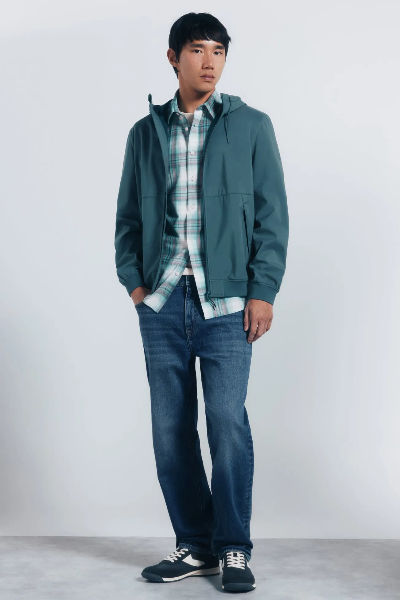 Jaqueta softshell com capuz