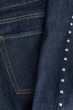 Jeans barrel com tachas