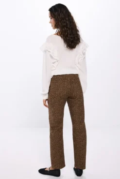 Jeans com estampado de leopardo