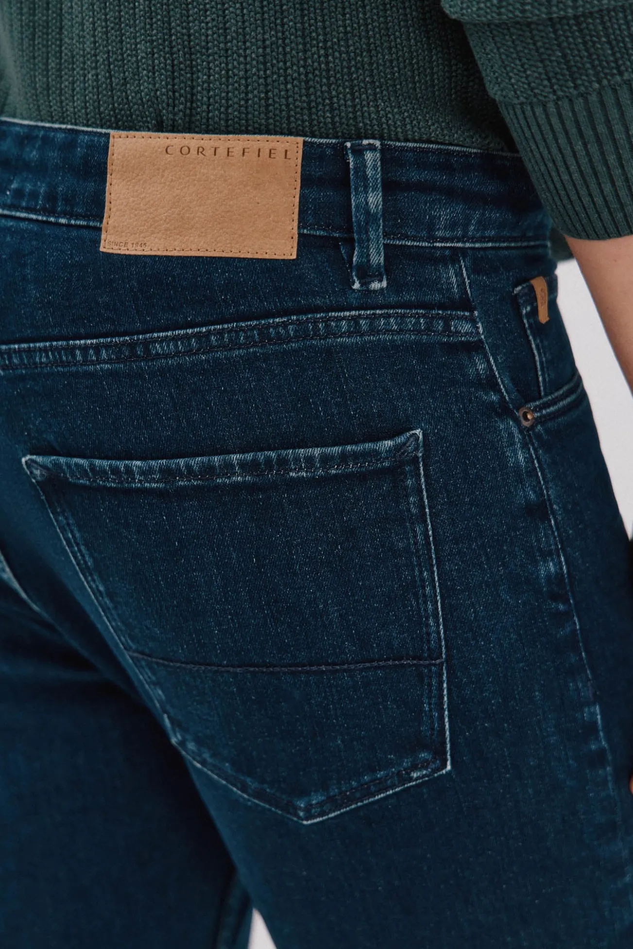 Jeans corte ajustado