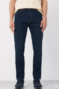 Jeans corte ajustado