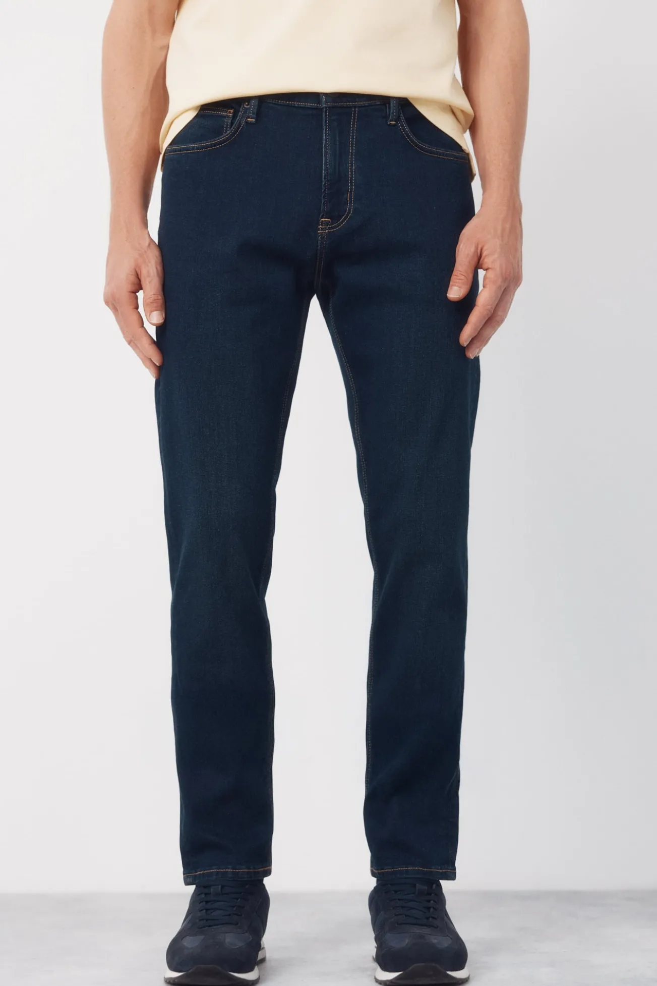 Jeans corte ajustado