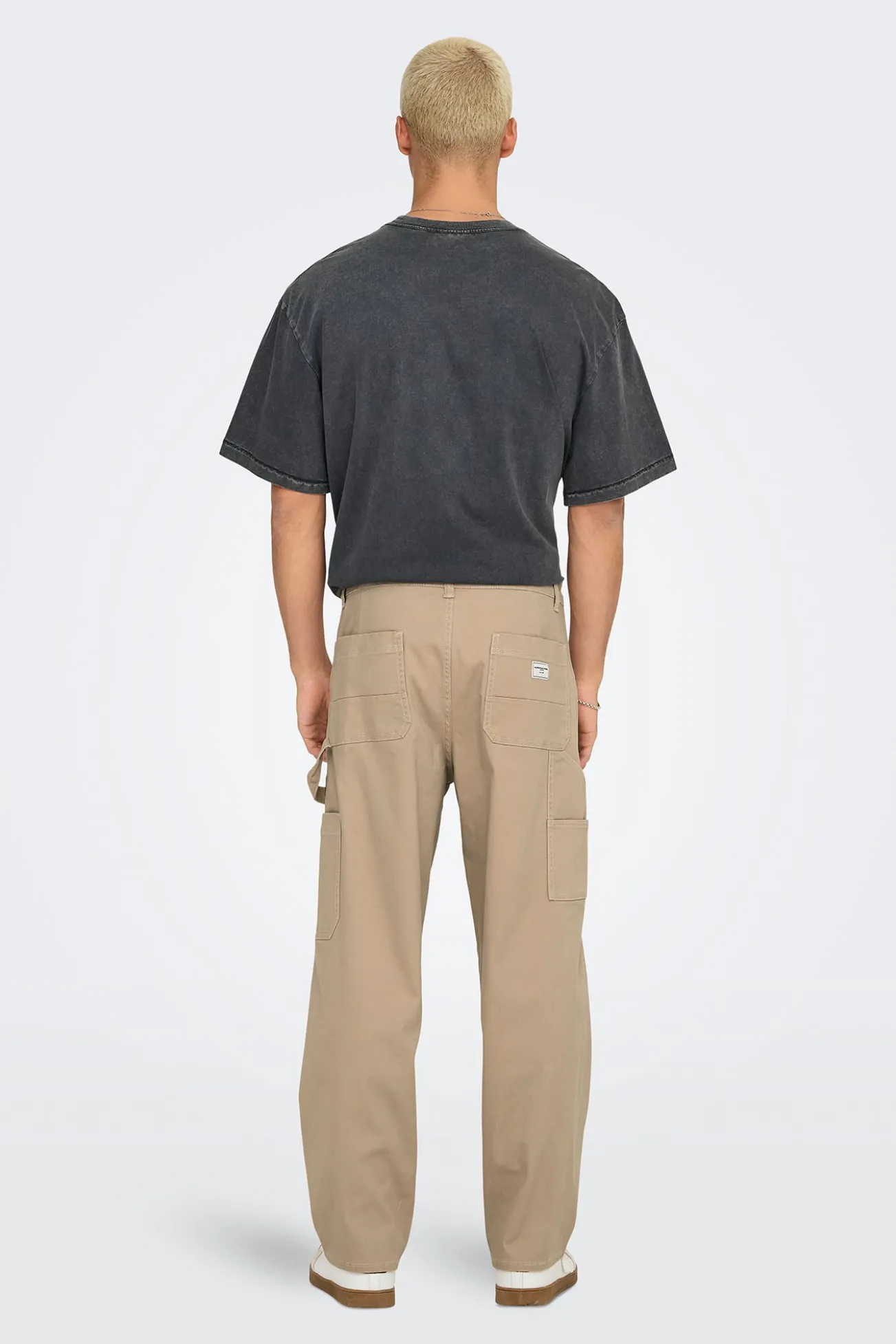 Locker geschnittene Herrenhose.