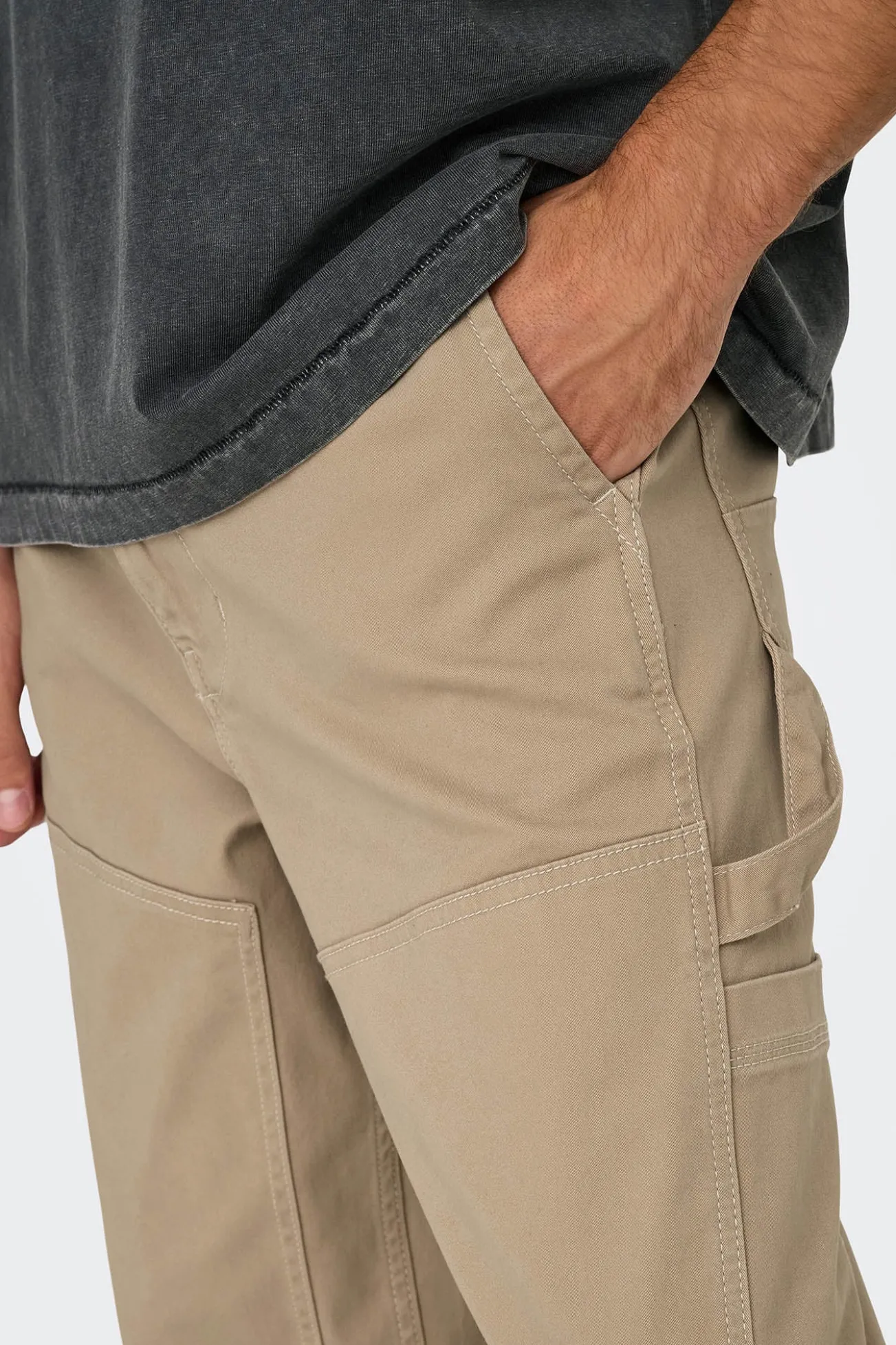 Locker geschnittene Herrenhose.