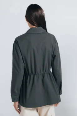Overshirt militar com remendos