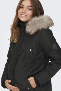 Parka de inverno para pré-mamã com capuz e detalhe de pele