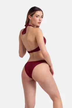 Parte de baixo do biquíni brasileiro vermelho
