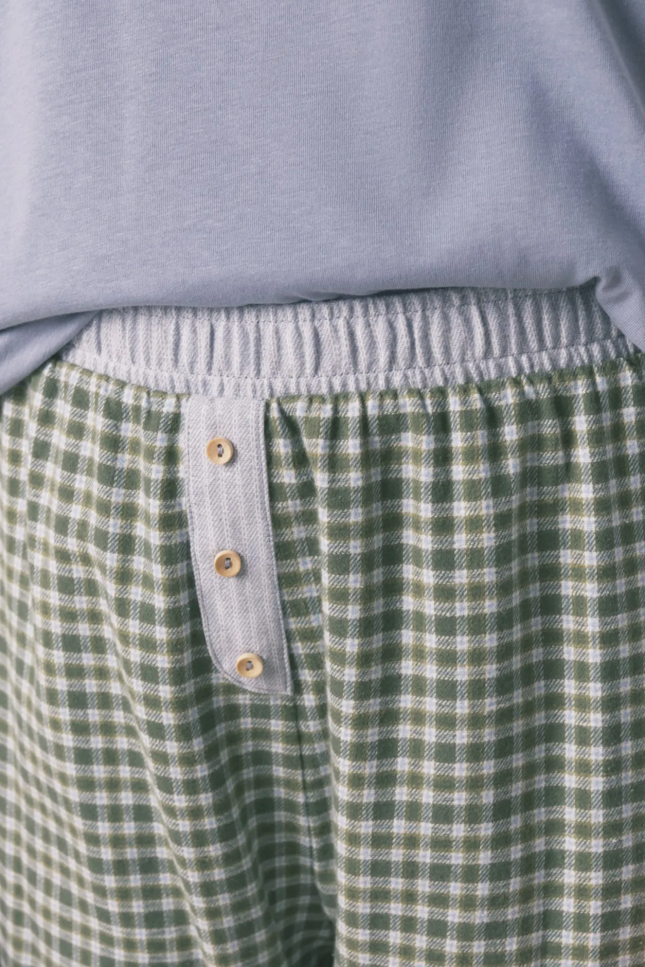 Pijama comprido com calças e estampado xadrez