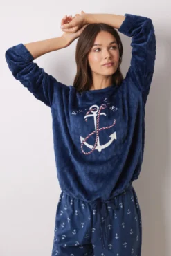 Pijama de polar comprido e lã macia